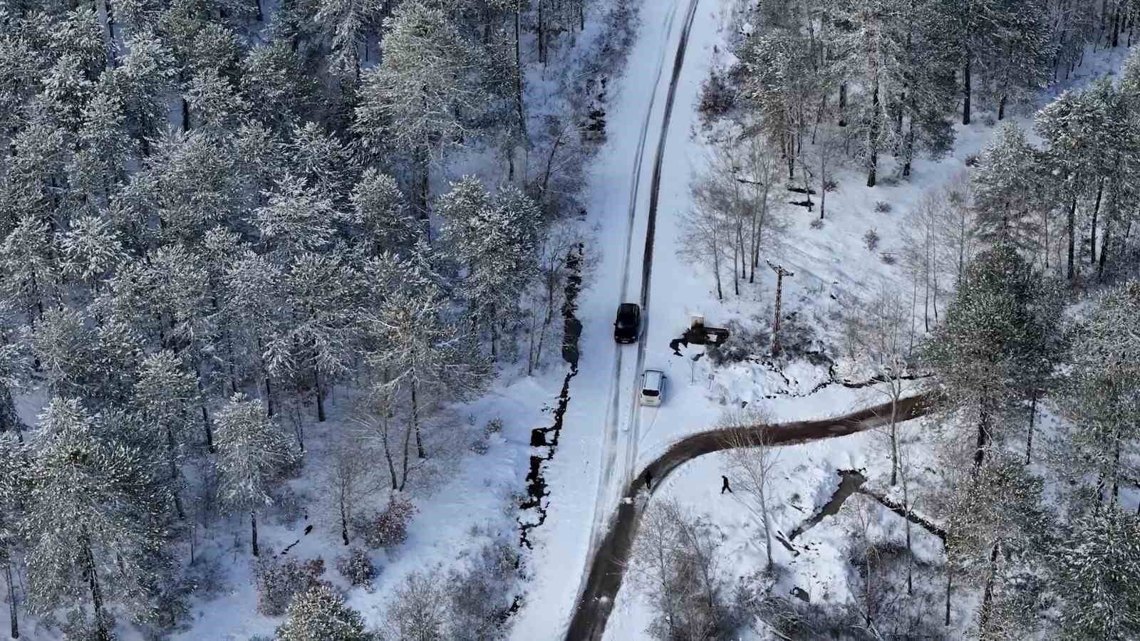 Sındırgı’da merkezde yağmur, yüksek kesimlerde kar yağışı etkili oldu