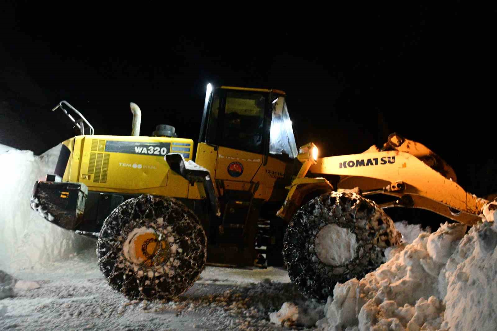 Şırnak’ta kar esareti: Açılan yollar tekrar kapanıyor