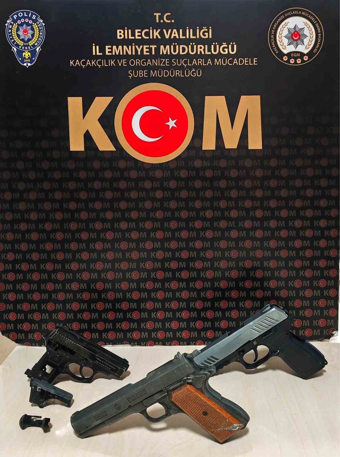 Sosyal medya paylaşımları silahlarını ele verdi