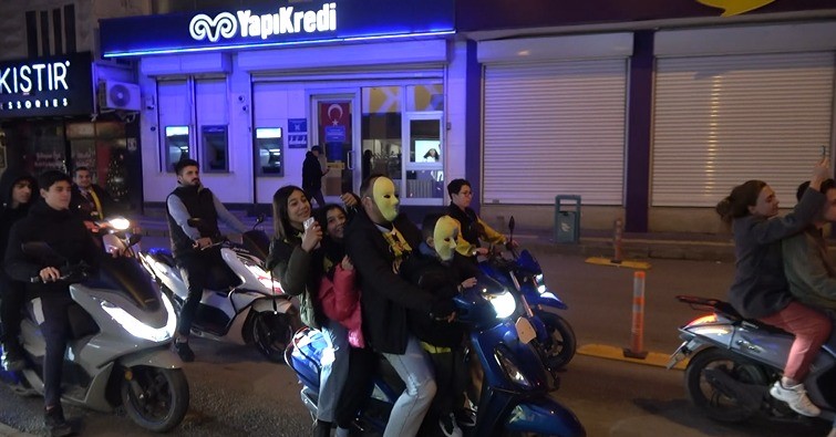 Süper Kupa zaferini Kilis’te motosikletlerle şehir turu atarak kutladılar