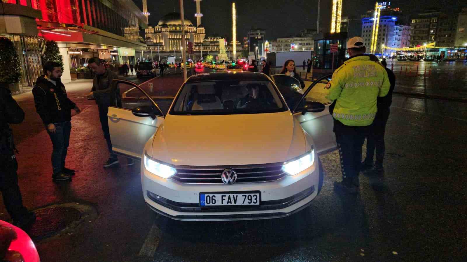 Taksim’de helikopter destekli ’Huzur İstanbul’ uygulaması