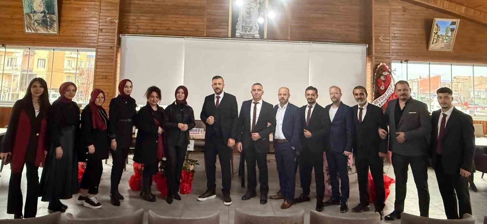 Tavşanlı Berberler ve Kuaförler Odası’nda Onur Düvenli yeniden seçildi