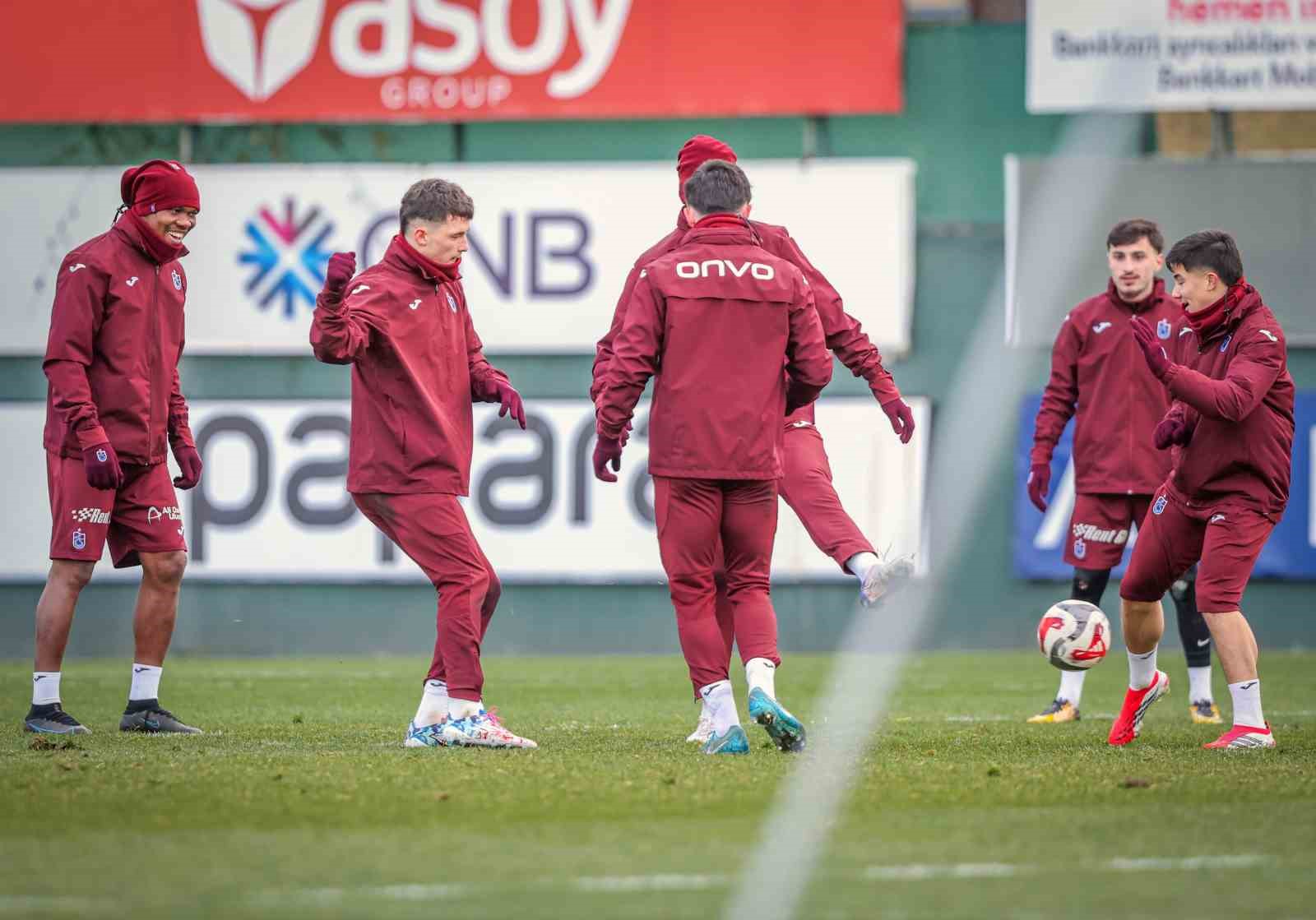 Trabzonspor, Kasımpaşa maçı hazırlıklarına ara vermeden başladı