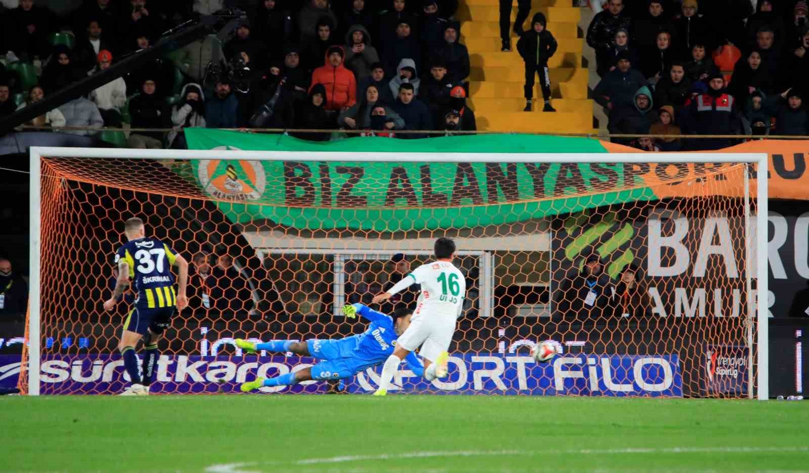Trendyol Süper Lig: Alanyaspor: 2 – Fenerbahçe: 1 (İlk yarı)