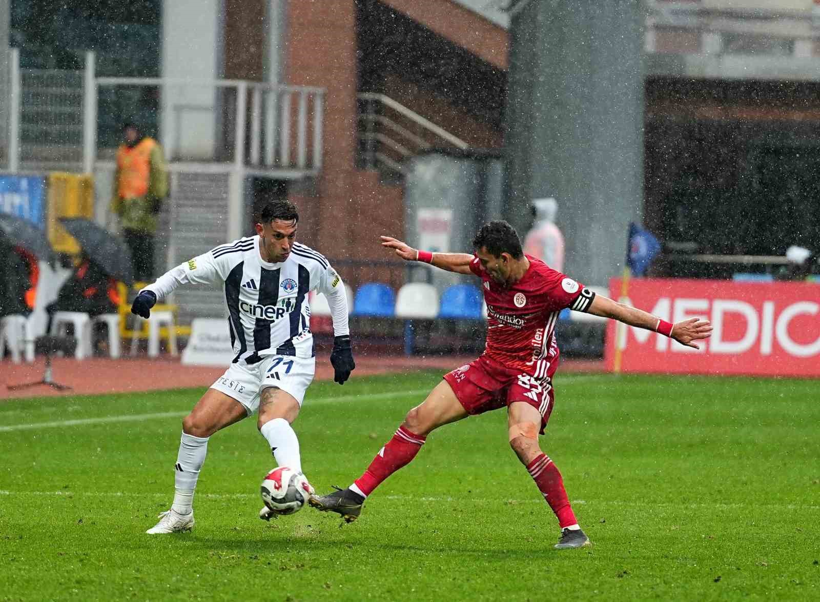 Trendyol Süper Lig: Kasımpaşa: 0 – Antalyaspor: 0 (İlk yarı)