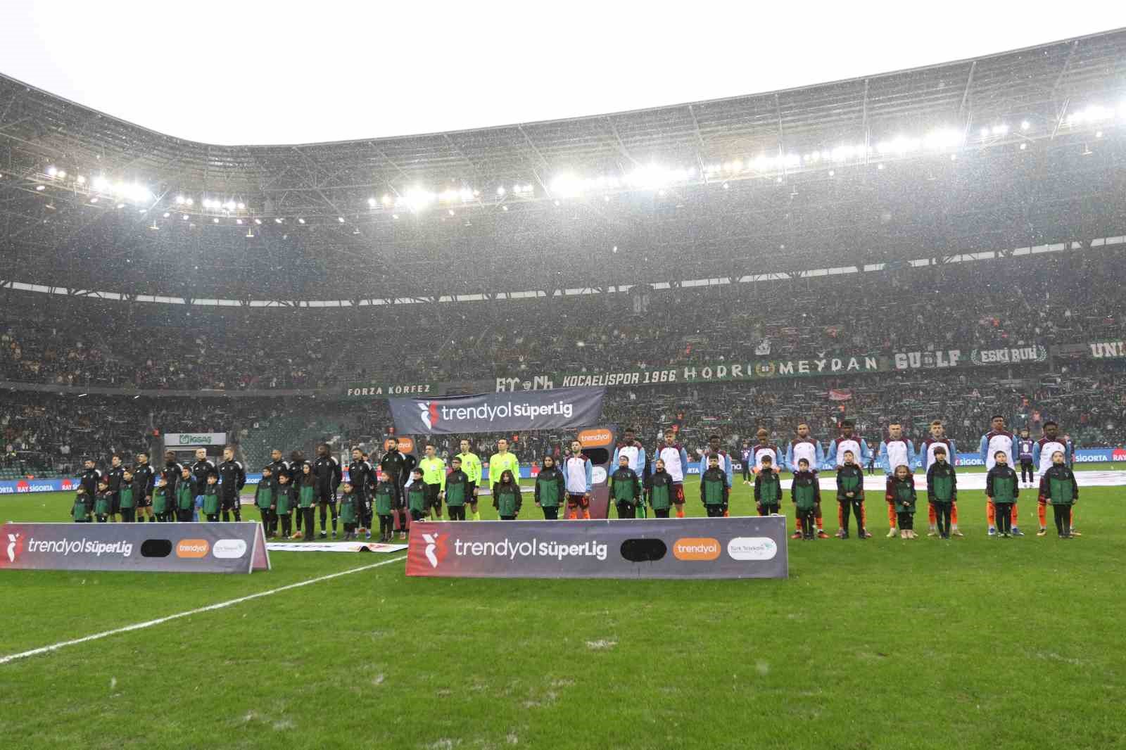 Trendyol Süper Lig: Kocaelispor: 0 – Trabzonspor: 0 (Maç devam ediyor)