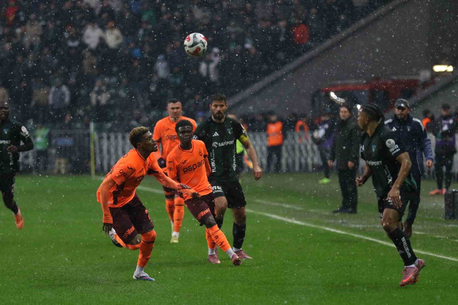 Trendyol Süper Lig: Kocaelispor: 1 – Trabzonspor: 1 (İlk yarı)
