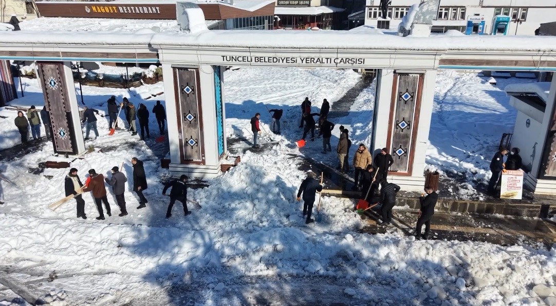 Tunceli Belediyesi karla mücadele çalışmalarını sürdürüyor