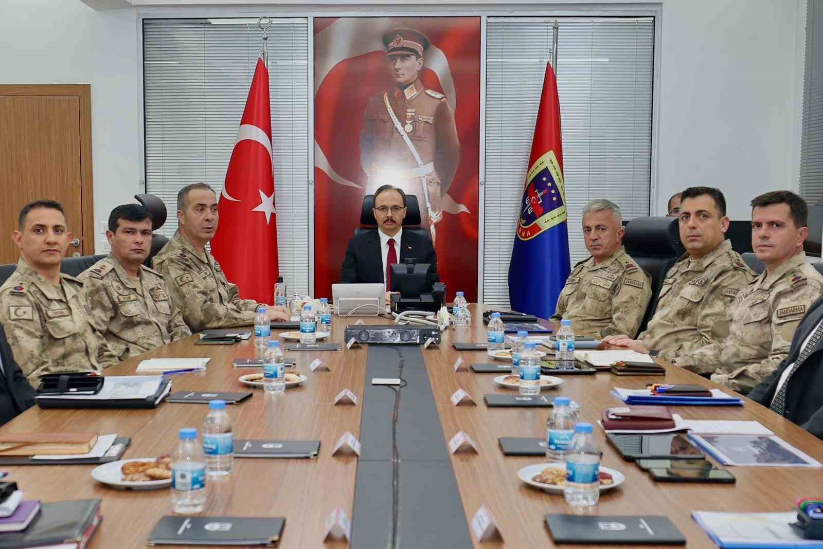 Vali Kızılkaya: “Jandarmamız, Siirt’imizin huzuru için gece gündüz görev yaparak önemli başarılara imza atıyor”