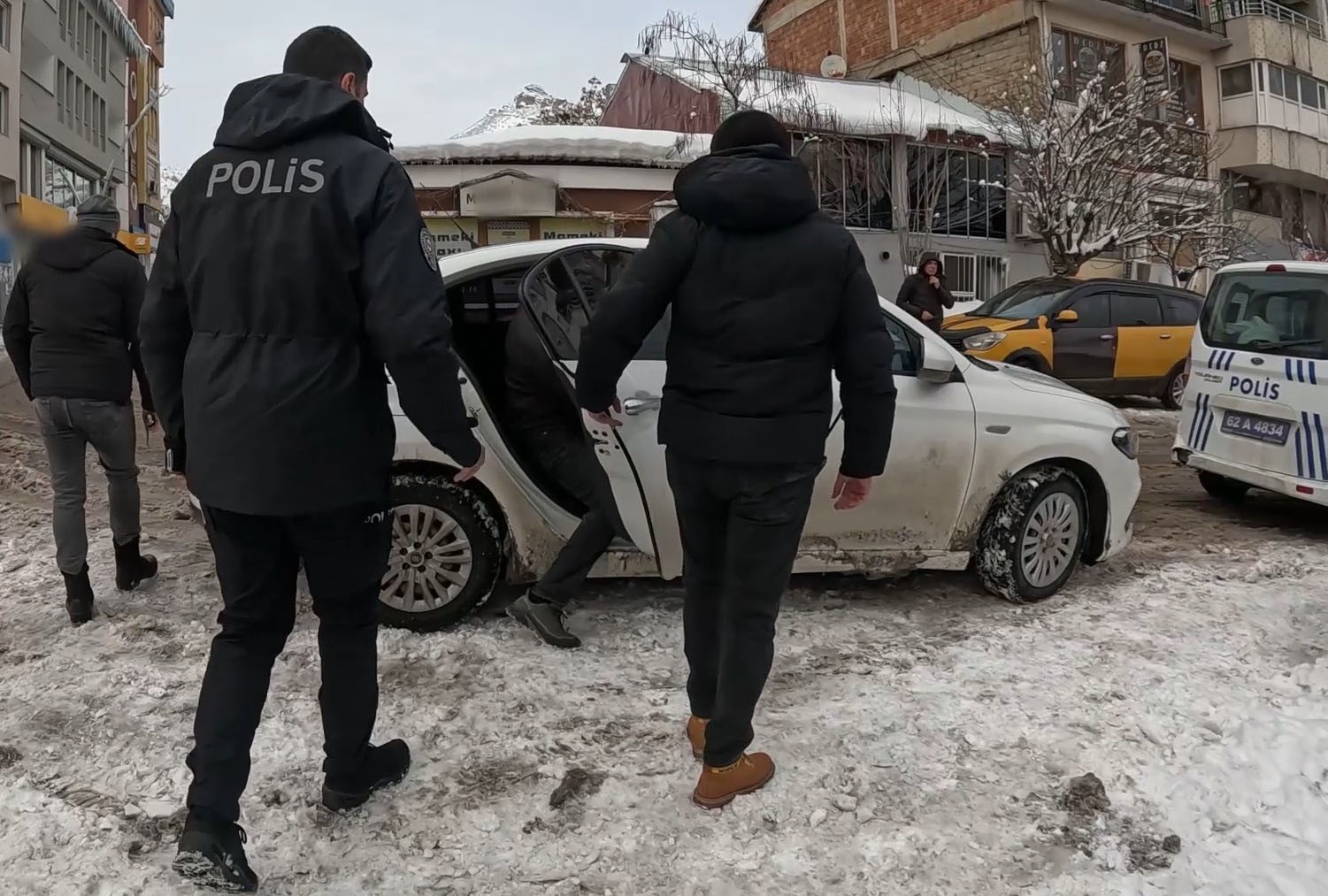 Yaşı küçük çocuklara alkol satan şahıs hakkında adli işlem yapıldı