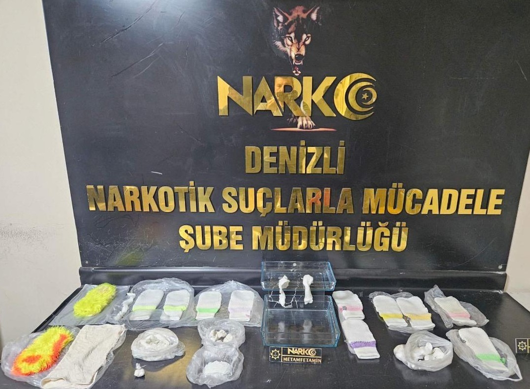 Zehir tacirleri 2.3 kilo uyuşturucuyu lif ve pamuklara emdirerek satmaya çalıştı